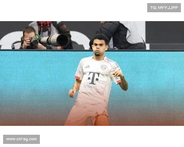 韩国归化球员染红，迪亚斯险些受伤，门兴主帅怒斥，比赛风波不断