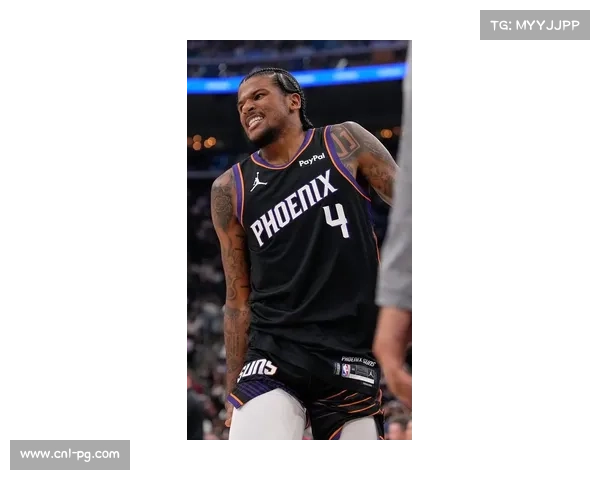 杰伦·格林突破蹬地无对抗受伤，被搀扶离场